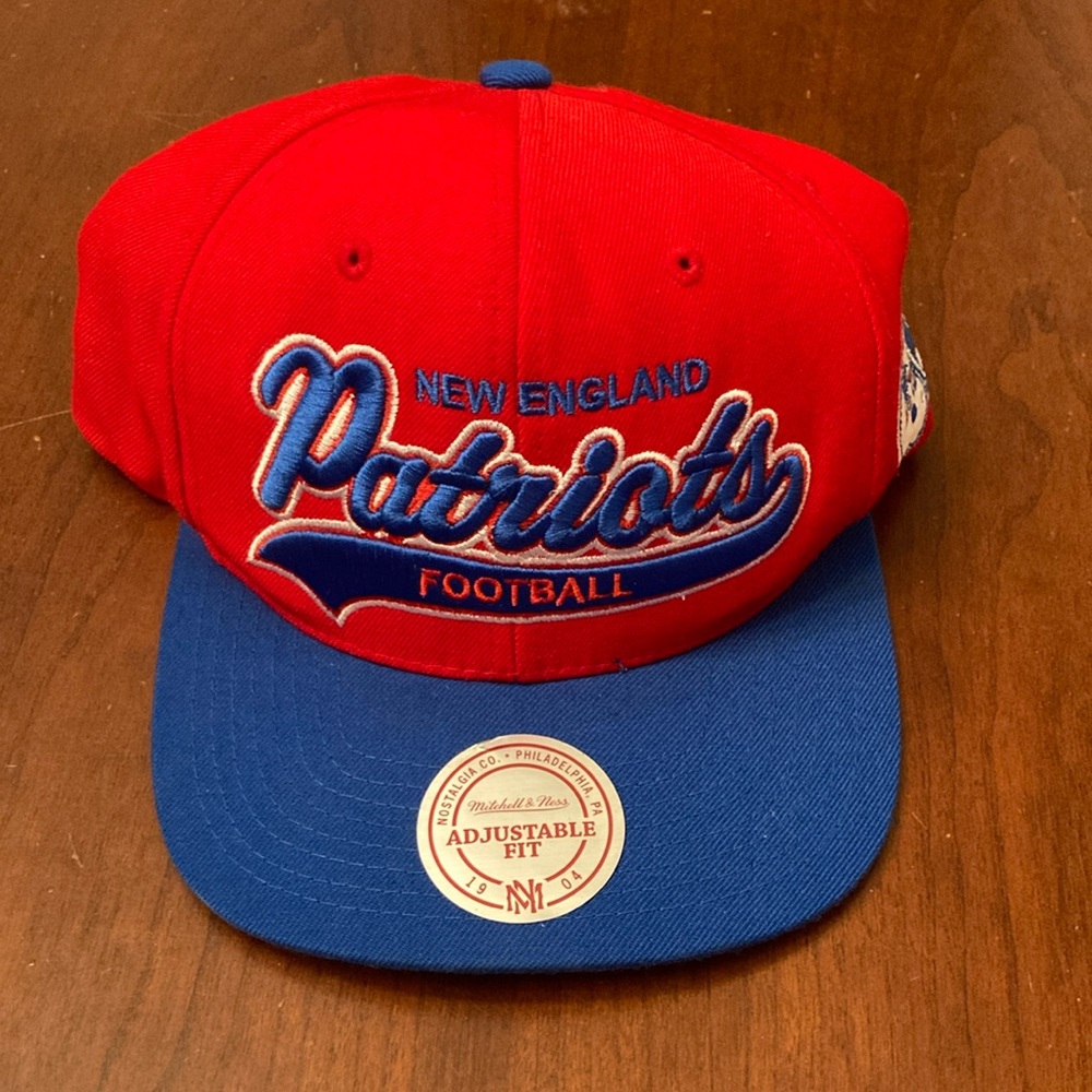 Adult New NFL Nell Mitchell & Ness NewEngland Patriots Vintage Logo Snapback Hat